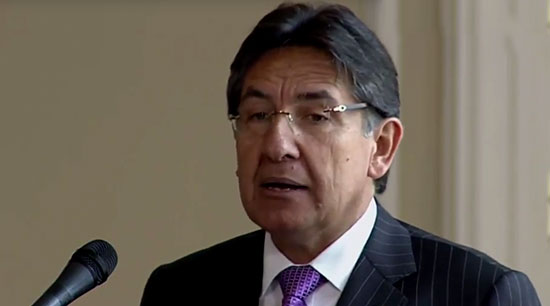 Fiscalía pide investigar finanzas de campaña de Santos, (ver video)