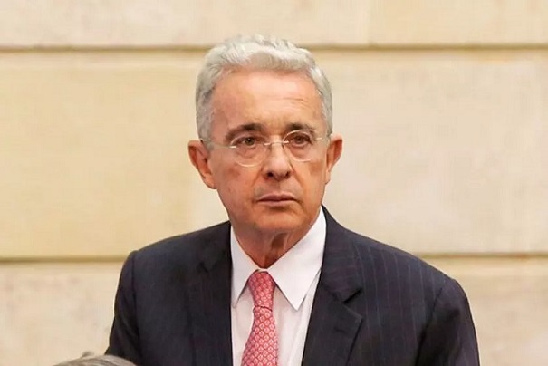 Jueza ordena libertad para Álvaro Uribe Vélez tras dos meses de detención