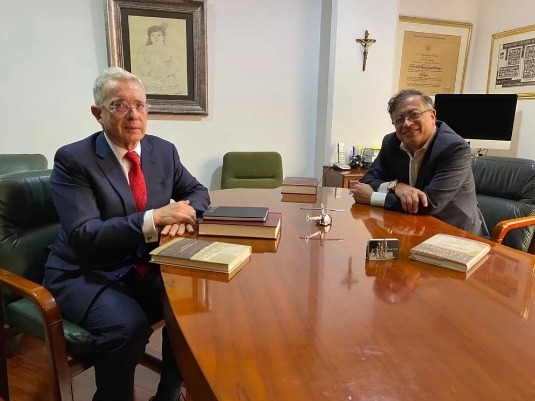 Gustavo Petro se reúne con Álvaro Uribe Vélez